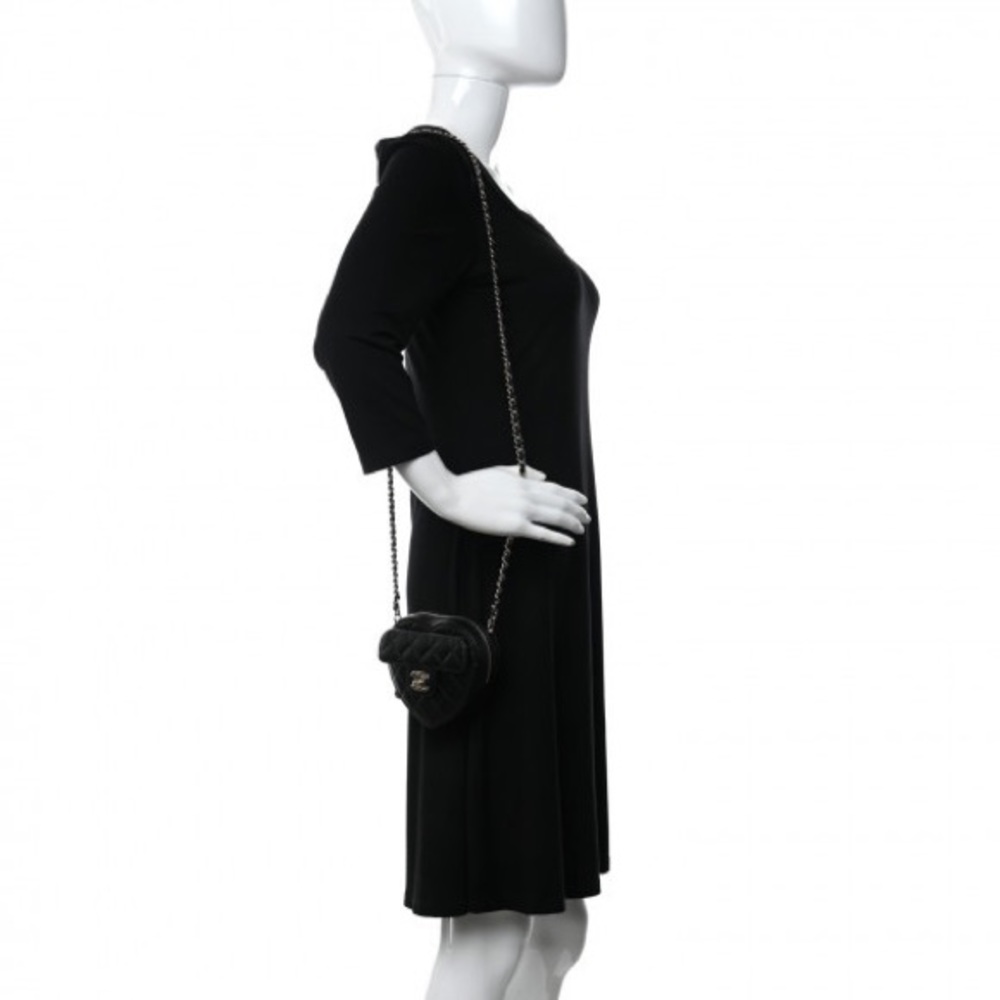 Chanel small crossbody Heart bag with chain in black Mini 22S - Picture 5 of 14